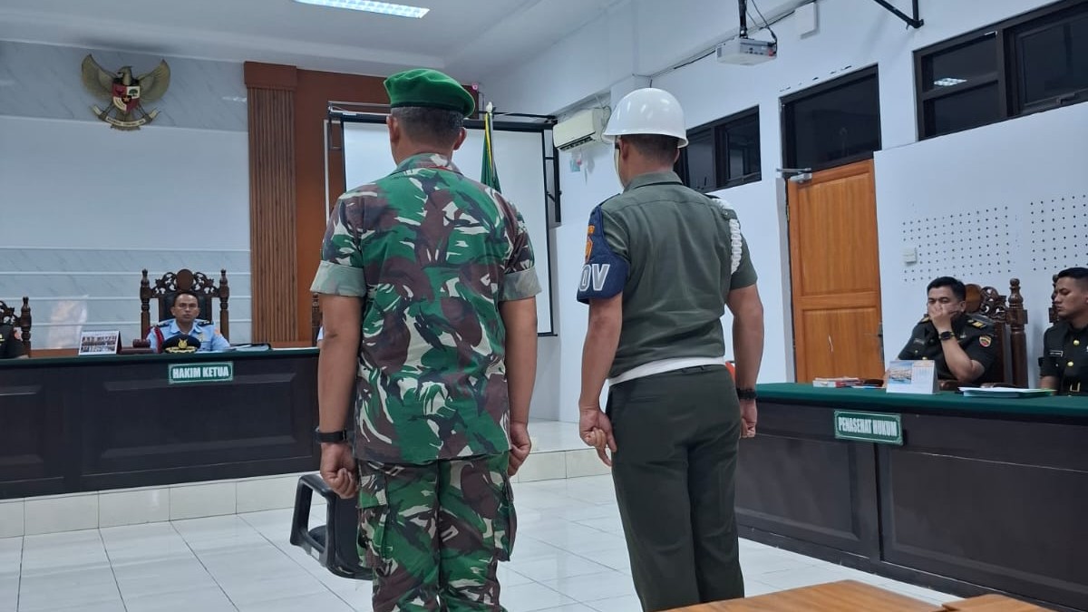Sertu Riza Pahlivi, anggota TNI AD yang terlibat kasus dugaan penganiayaan pelajar berinisial MHS (15) saat diadili di Pengadilan Militer I-02 Medan.