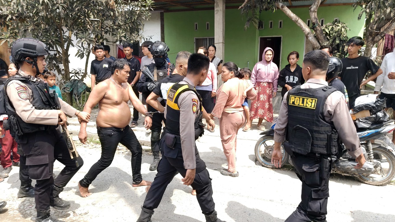 Polisi giring para terduga narkoba.(humas)