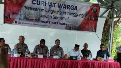 Kapolrestabes Medan Kombes Pol Jean Calvijn Simanjuntak saat giat Curhat warga.(ist)
