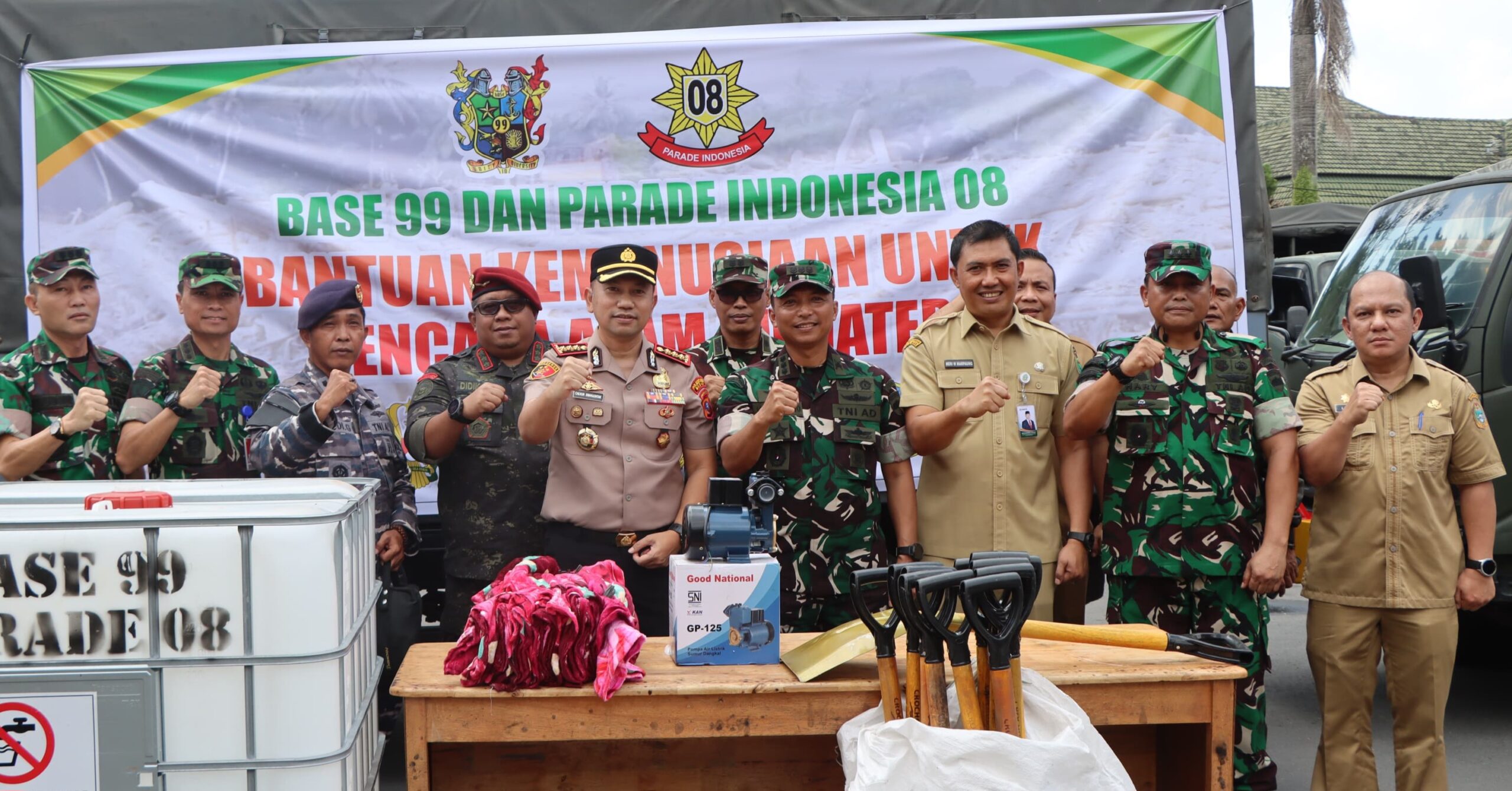 Kapolrestabes Medan Kombes Pol Jean Calvijn Simanjuntak poto bersama Latsitarda Angkatan 99.(Humas)