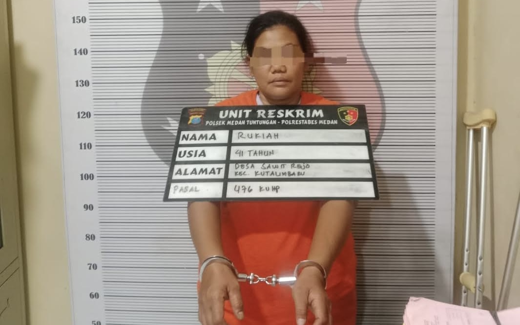Rukiah, ART yang ditangkap Polsek Medan Tuntungan karena mencuri perhiasan emas seberat 40 gram milik majikannya.