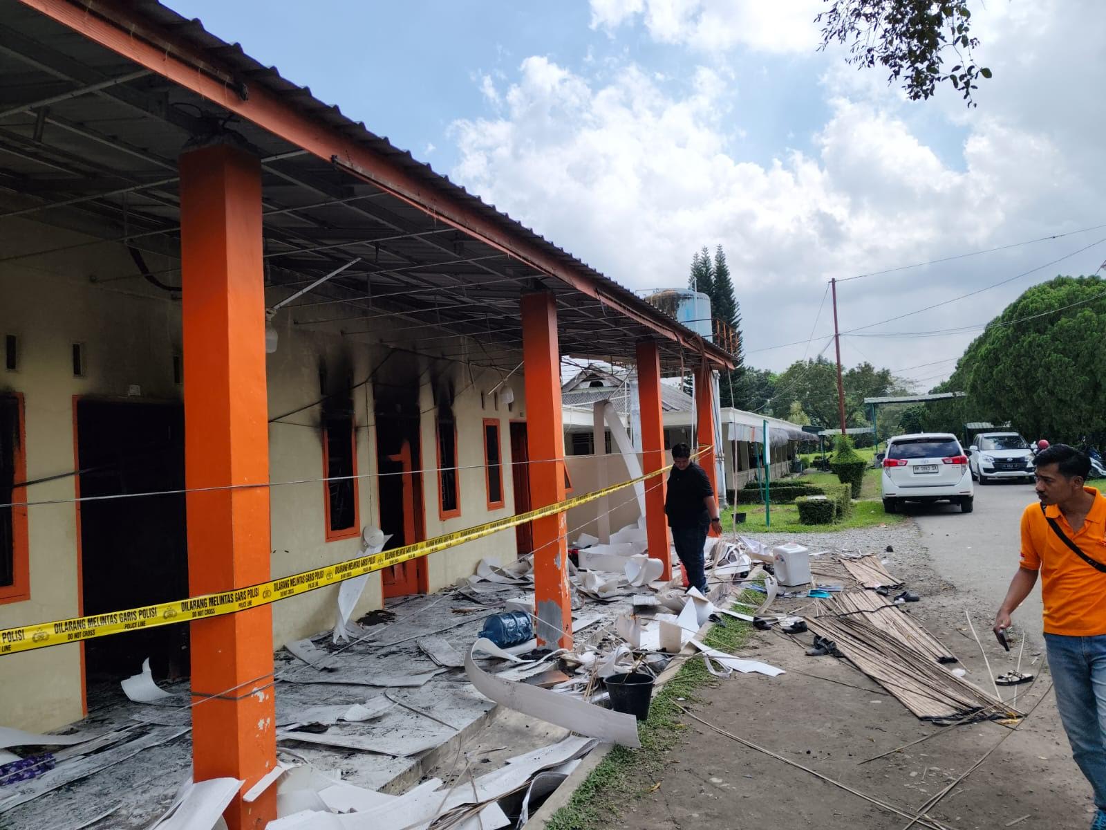 Asrama mahasiswa Institut Teknologi Sawit Indonesia (ITSI) di Jalan Rumah Sakit Haji, Desa Kenangan Baru, Kecamatan Percut Sei Tuan, Kabupaten Deli Serdang, Sumatera Utara dua kali kebakaran.